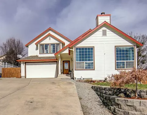 872 Ridgeview Dr, Eagle Point, OR 97524 photo 1