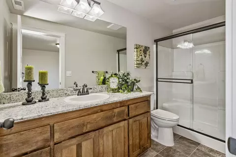 722 S Royal Ave, Eagle Point, OR 97524 photo 16