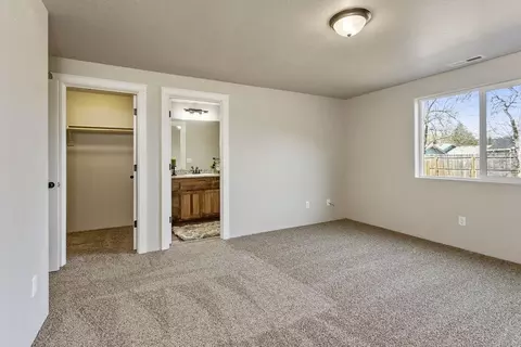 722 S Royal Ave, Eagle Point, OR 97524 photo 14
