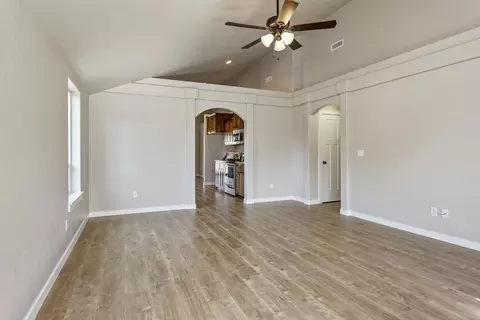 722 S Royal Ave, Eagle Point, OR 97524 photo 5