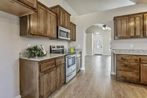 722 S Royal Ave, Eagle Point, OR 97524 photo 10