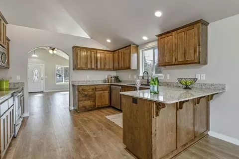 722 S Royal Ave, Eagle Point, OR 97524 photo 6