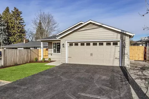 722 S Royal Ave, Eagle Point, OR 97524 photo 2