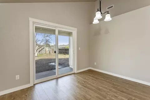 722 S Royal Ave, Eagle Point, OR 97524 photo 11
