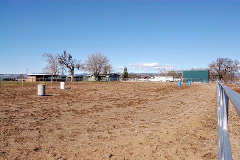 1795 E Dutton Rd, Eagle Point, OR 97524 photo 1