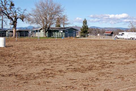 1795 E Dutton Rd, Eagle Point, OR 97524 photo 6
