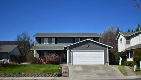 447 Phyllis Dr, Eagle Point, OR 97524 photo 2