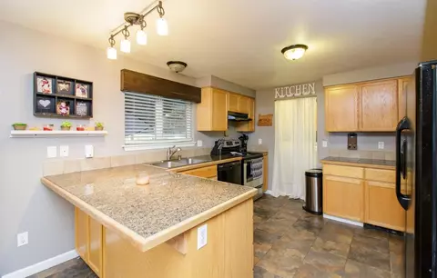 447 Phyllis Dr, Eagle Point, OR 97524 photo 9