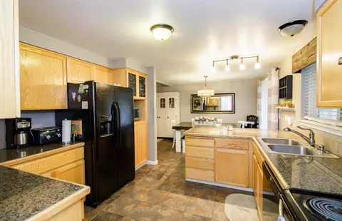 447 Phyllis Dr, Eagle Point, OR 97524 photo 10