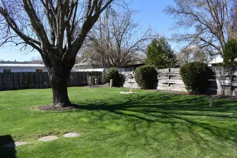 652 Sherman Way, Eagle Point, OR 97524 photo 2