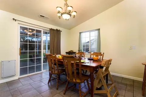 572 C St, Phoenix, OR 97535 photo 11
