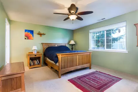 572 C St, Phoenix, OR 97535 photo 4
