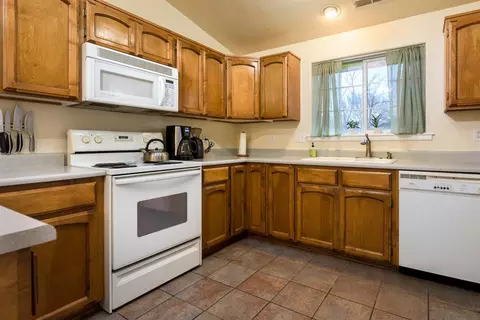 572 C St, Phoenix, OR 97535 photo 12