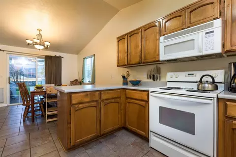 572 C St, Phoenix, OR 97535 photo 13