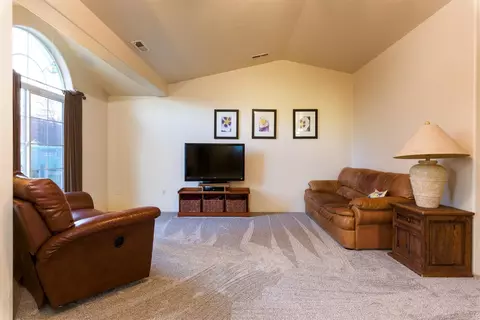 572 C St, Phoenix, OR 97535 photo 10