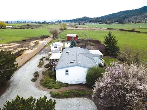 3333 Scenic Ave, Central Point, OR 97502 photo 2