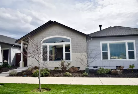 443 S Haskell, Central Point, OR 97502 photo 2