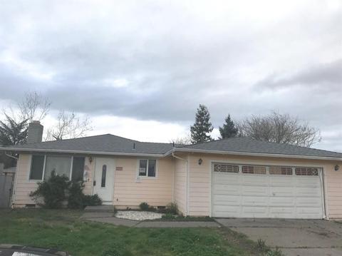 2947 Ruby Dr, Medford, OR 97504 photo 2
