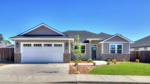 1008 Arrowhead Trl, Eagle Point, OR 97524 photo 1