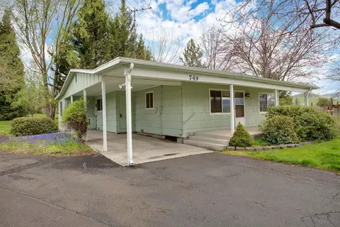 749 Eagle Mill Rd, Ashland, OR 97520 photo 1
