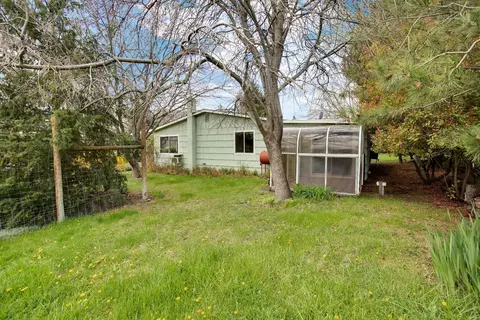 749 Eagle Mill Rd, Ashland, OR 97520 photo 4