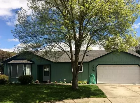 981 Beall Ln, Medford, OR 97502 photo 1