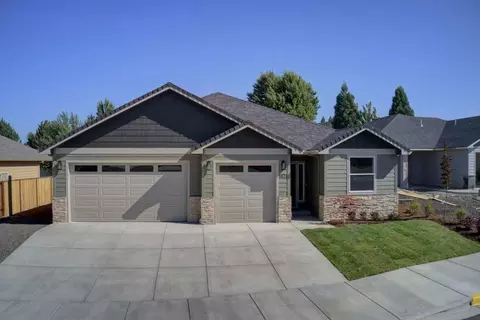 1073 Arrowhead Trl, Eagle Point, OR 97524 photo 1