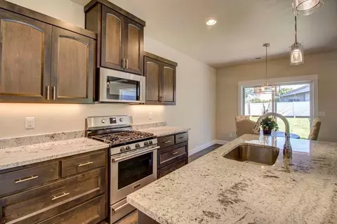 1073 Arrowhead Trl, Eagle Point, OR 97524 photo 12