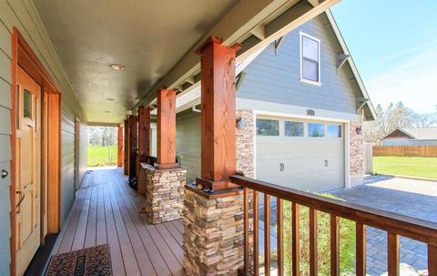 315 Cherry Wood, Eagle Point, OR 97524 photo 4