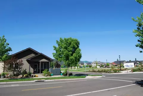 1171 N Haskell St, Central Point, OR 97502 photo 2