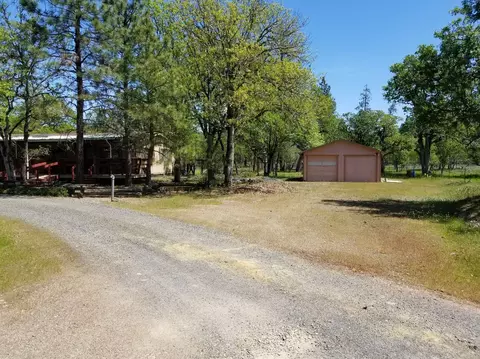 220 Daryl Ln, Eagle Point, OR 97524 photo 2