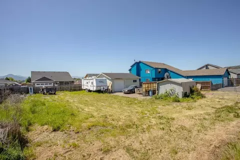 626 Barton Rd, Eagle Point, OR 97524 photo 1