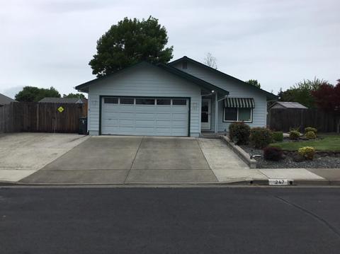247 Tracy Ave, Eagle Point, OR 97524 photo 2