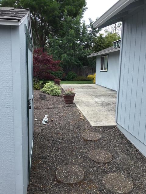 247 Tracy Ave, Eagle Point, OR 97524 photo 3