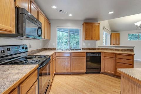 301 Phoenix Hills Dr, Phoenix, OR 97535 photo 13