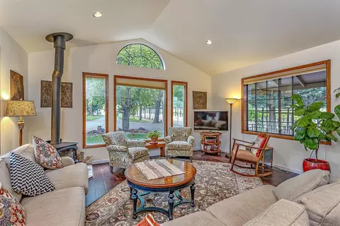 9155 Applegate Rd, Grants Pass, OR 97527 photo 10