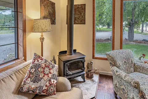 9155 Applegate Rd, Grants Pass, OR 97527 photo 12