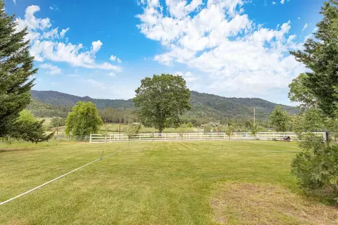 9155 Applegate Rd, Grants Pass, OR 97527 photo 31