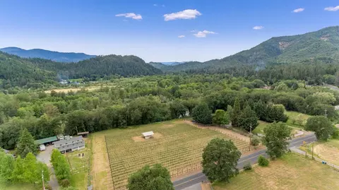 9155 Applegate Rd, Grants Pass, OR 97527 photo 32