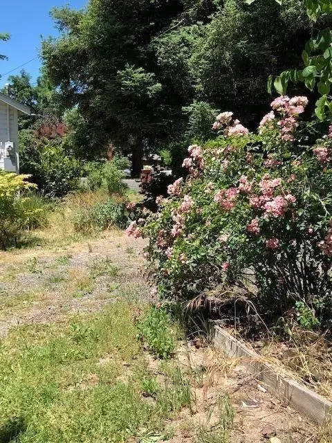 212 S B St, Phoenix, OR 97535 photo 3