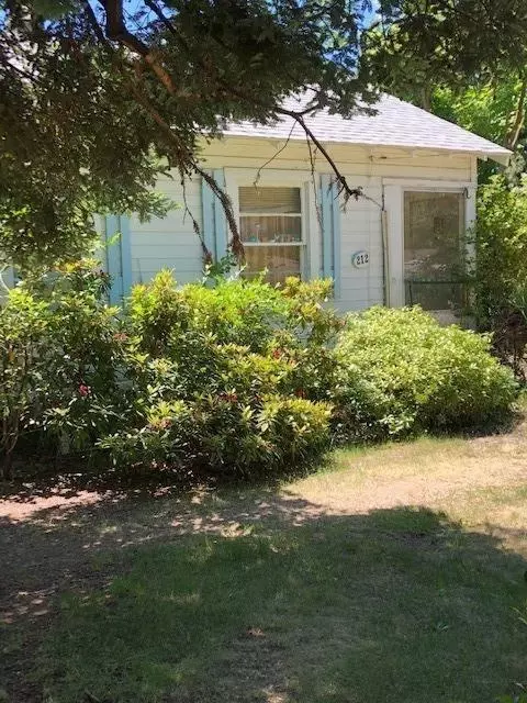212 S B St, Phoenix, OR 97535 photo 2