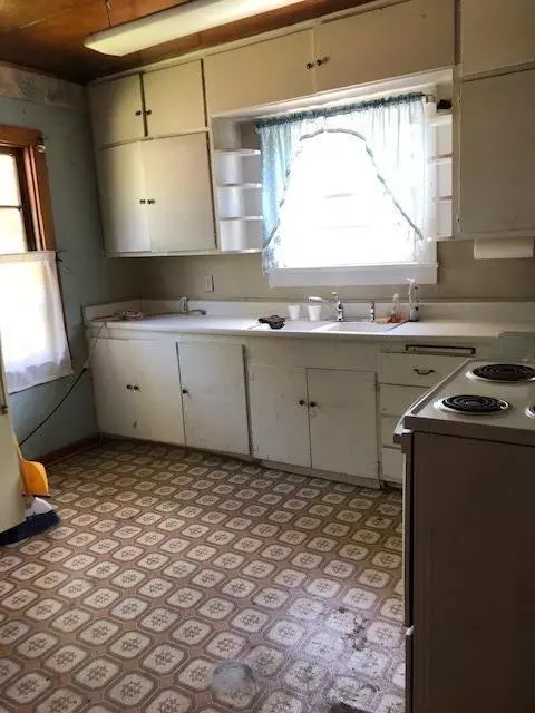 212 S B St, Phoenix, OR 97535 photo 6