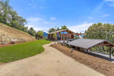 808 Mesa Dr, Eagle Point, OR 97524 photo 1