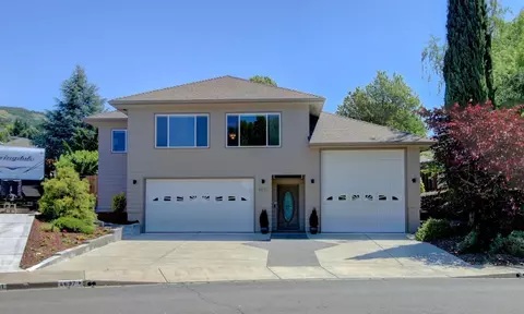 4697 Eagle Trace Dr, Medford, OR 97504 photo 1