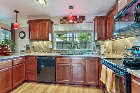3030 Ruby Dr, Medford, OR 97504 photo 9