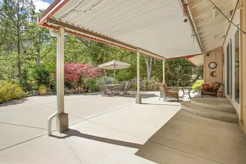 706 Eric Loop, Grants Pass, OR 97526 photo 9