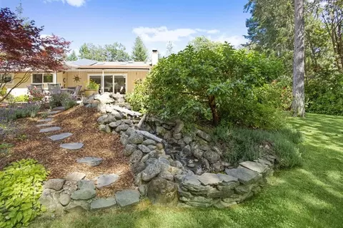 706 Eric Loop, Grants Pass, OR 97526 photo 5