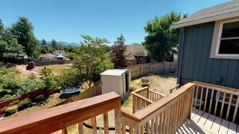 125 NW Fall Run Dr, Grants Pass, OR 97526 photo 32