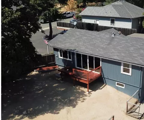 125 NW Fall Run Dr, Grants Pass, OR 97526 photo 4
