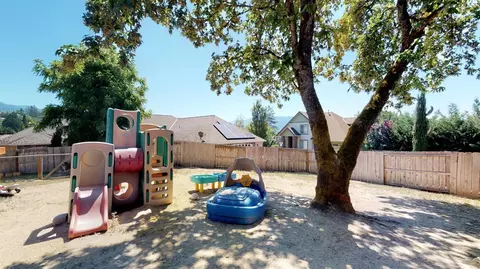 125 NW Fall Run Dr, Grants Pass, OR 97526 photo 30